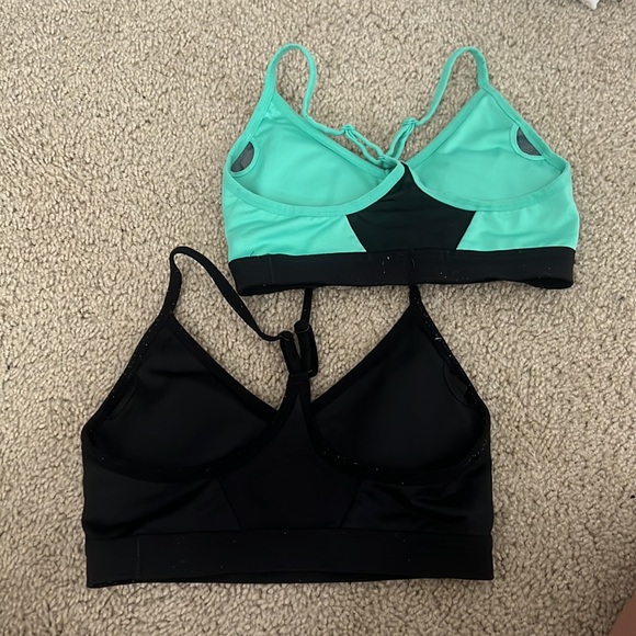 Set of two Nike sports bras size small - Picture 2 of 2